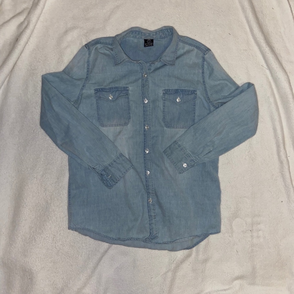 🌷4/20 Empyre blue jean button down top Zumiez